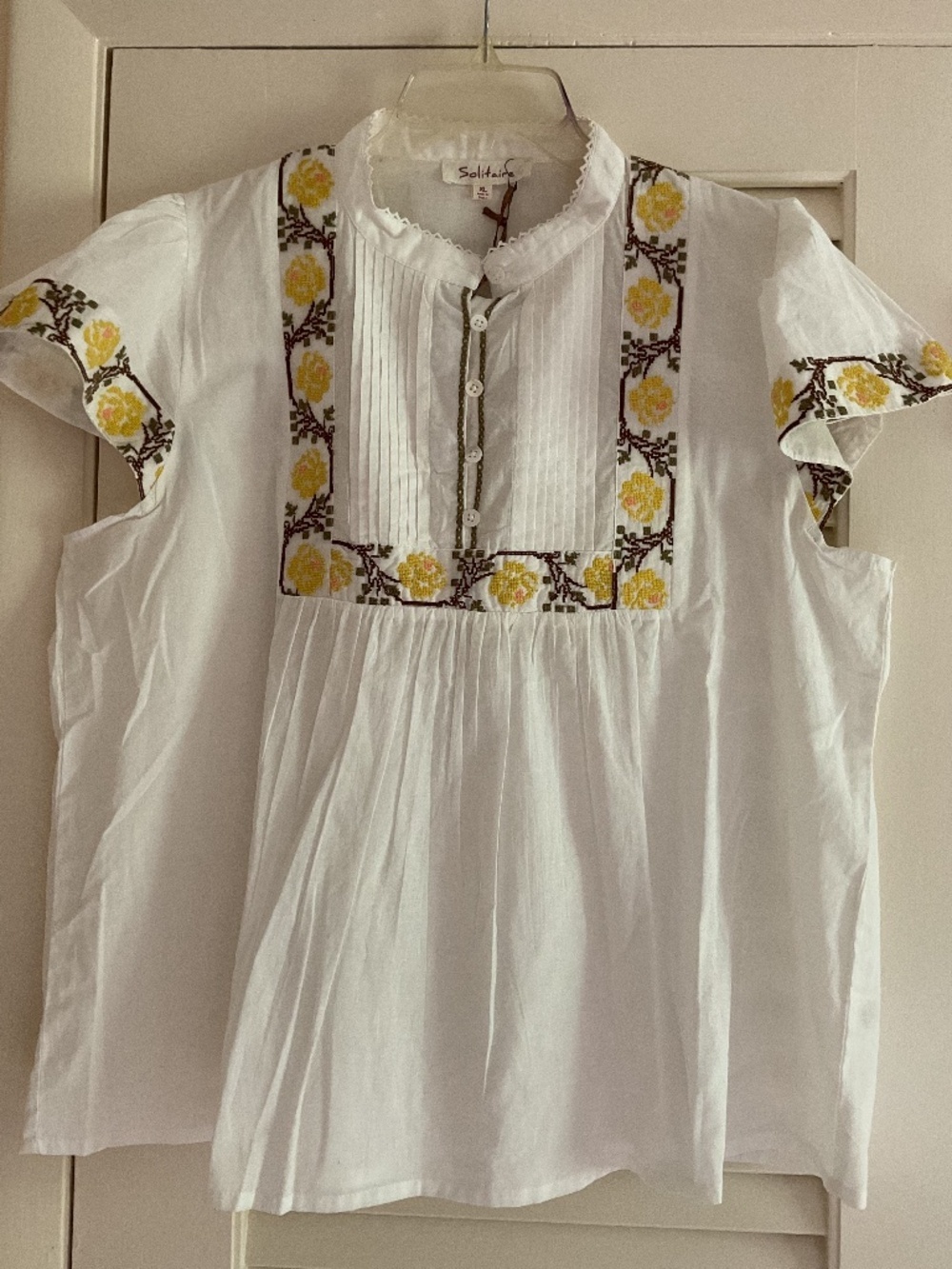 NWT SOLITAIRE Yellow Embroidery Floral motif White Cotton Top Size US XL